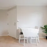 Cozy - Walking Distance To Center شقة