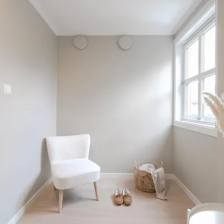 Cozy - Walking Distance To Center