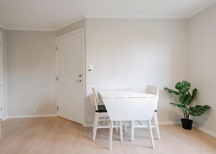 Cozy - Walking Distance To Center شقة