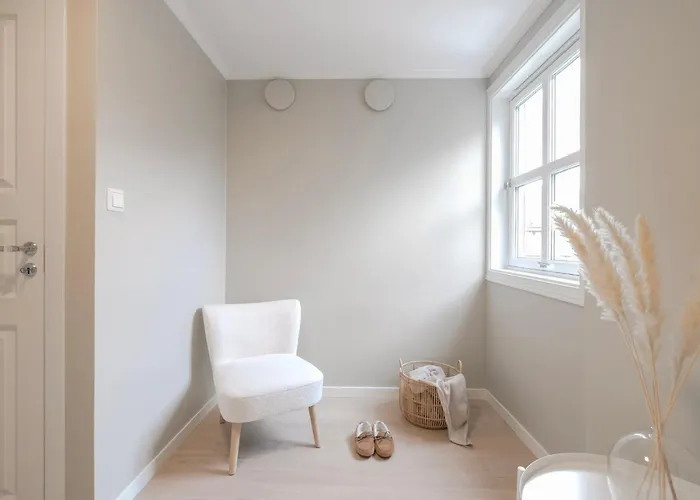 Cozy - Walking Distance To Center